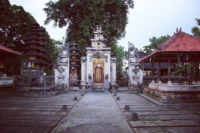 Pura Puncak Mundi