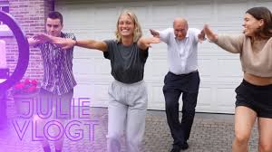 Vermeire is optimistic and masters the resilience to overcome many setbacks. 3 Vermeires Maken Familie Tiktok Met Glansrol Voor Papa Jacques Julie Vlogt Youtube