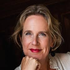 Amanda Brander's Instagram, Twitter & Facebook