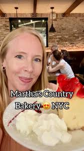 How to best explore Bordeaux's narrow streets? 🛵 In a vintage side car, of  course! 🇫🇷 One of the coolest city tours I've done to date is now