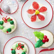 Christmas day is usually spent in a close family circle, with friends and dear ones. 47 Easy Christmas Cupcakes Best Recipes For Holiday Cupcakes