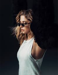 The official facebook page of ashley benson. Casalzao Ashley Benson Mostra Tattoo Em Homenagem A Cara Delevingne Quem Quem News