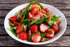 Fraises Et Epinards Les 2 Aliments Les Plus Touches Par Les Pesticides Alimentation Bien Manger Fruits Et Legumes