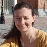 PDF) Exploring the use of Social Media to support Teaching and Learning  Physics