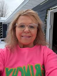 Sassy shirt and stylish Wrangler purse