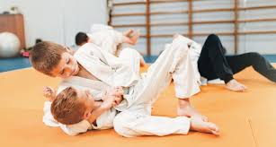 Robert rousseau is a martial arts expert and a former senior writer for mma fighting. Judo Fur Kinder Ab Welchem Alter Sinnvoll Vorteile Erklart