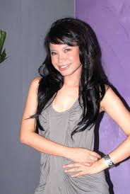 Sri rossa roslaina handiyani, known simply as rossa in indonesia and dato' sri rossa in malaysia, is an indonesian singer and businesswoman. Rossa The X Factor Wiki Fandom