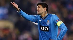 Former argentinian international lucho gonzalez has been accused of attempting to kill his wife. Lucho Gonzalez Deixa Fc Porto E Ruma Ao Catar