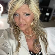 Darren Trout's Instagram, Twitter & Facebook