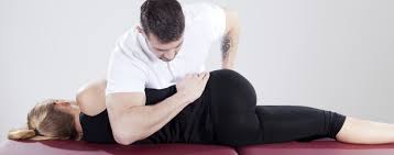 Es gibt immer übungen für zu hause, um das ergebnis zu stabilisieren. Manuelle Therapie Im Uberblick Ansatz Wirkung Ratgeber Nerven