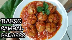 Iris bakso sesuai selera,kemudian iris bawang merah, bawang putih, dan cabe rawit. Cara Membuat Bakso Sambal Bawang Pedassss Youtube