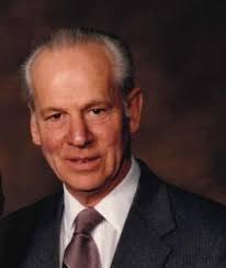 Earl Thayer's Instagram, Twitter & Facebook