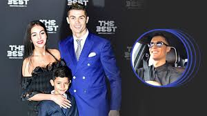 Jose diniz aveiro (father), maria dolores dos santos aveiro (mother). When Cristiano Ronaldo S Family Took To Singing And Absolutely Nailed It