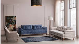 Açık mavi, turkuaz, su mavisi, buz mavisi rengi gibi iç açıcı dekorasyonlar yapmak için beyaz ve tonlarını birlikte kullanmak akıllıca olacaktır. Soru 138 Mavi Bej Koltuk Takimi Ile Uyumlu Duvar Rengi Dekor Ekrani