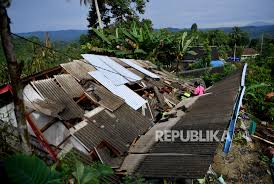 Maybe you would like to learn more about one of these? Bmkg Gempa Malang Bisa Picu Longsor Dan Banjir Bandang Republika Online
