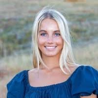 Elizabeth Dewey's Instagram, Twitter & Facebook