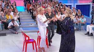 Uomini e donne è un programma televisivo condotto da maria de filippi che va in onda sulla rete uomini e donne, anticipazioni e diretta della puntata di oggi, lunedì 19 aprile 2021 in onda su canale 5. Uomini E Donne Oggi 24 Settembre 2019 Video Puntata Intera Witty Tv