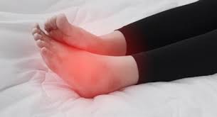 Penyakit diabetes bisa saja menyebabkan kaki bengkak padamu. 5 Penyebab Kaki Bengkak Nomor 3 Bahaya Banget