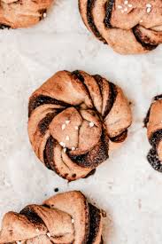 Chocolate Rolls A Base De Farine De Ble Entier Ideal Pour Le Petit Dejeuner Rouleau De Chocolat Farine De Ble Entier Farine De Ble