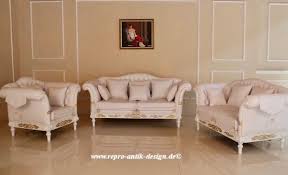 Brühl & sippold boa leder sofa garnitur schwarz zweisitzer sessel #15249. Barock Sofa Garnitur Varda In Weiss Mit Starkem Gold Dekor Komplette Garnituren Sofas Sessel Chaiselongue Onlineshop Repro Antik Design