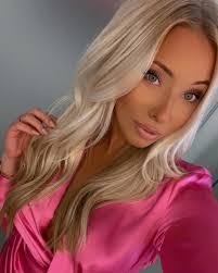 Cassie Weber's Instagram, Twitter & Facebook