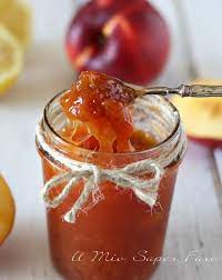 Versate le pesche e lo zucchero in una pentola insieme al succo di mezzo limone. Marmellata Di Pesche Ricetta Confettura Fatta In Casa