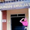 Sunan drajat atau raden qosim adalah putera sunan ampel dengan nyai ageng manila, beliau menyebarkan agama islam di desa banjaranyar, paciran, lamongan. 1