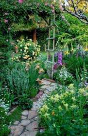 Pin By Catherine Pye On Entre Flores Beautiful Gardens Cottage Garden Design Cottage Garden