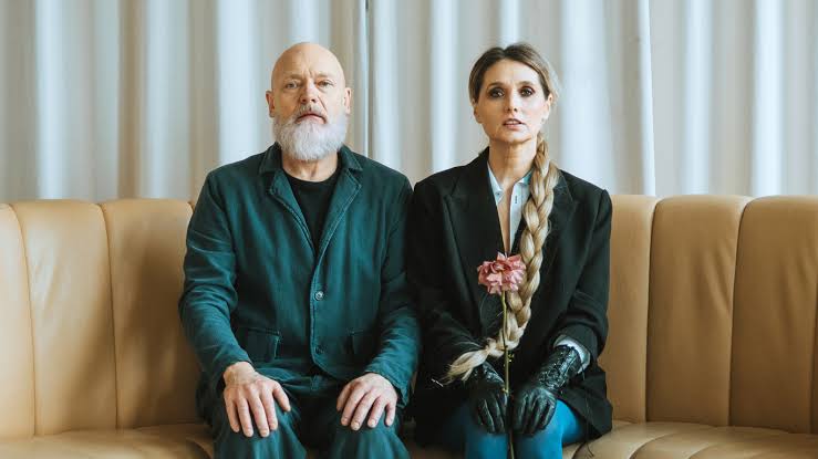 Kabarē tēva Runtuļa un stilistes Graudiņas skaistā mīlestība – tā notiek ne  tikai kino! — Santa
