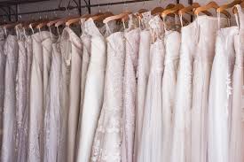 Da es dafür zu schade ist, verkaufen viele frauen ihr brautkleid nach der hochzeit. Ein Gebrauchtes Brautkleid Kaufen Wieso Nicht Ein Kreativer Diy Hochzeitsblog
