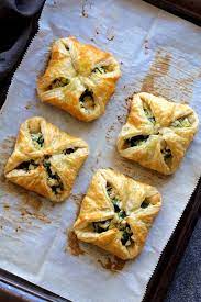Chicken Spinach And Artichoke Puff Pastry Parcels Savoury Pastry Recipe Savory Pastry Puff Pastry Recipes Savory