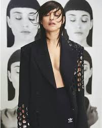 Irina rimes ofera o piesa cadou unui fan din romania. Irina Rimes Elle Magazine Pictorial Romania October 2020 Famousfix
