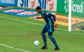 Muitos defendem o retorno de diego alves, enquanto outros exaltam as partidas em. Apos Falha Em Derrota Do Flamengo Hugo Souza Diz Sou Homem E Assumo A Responsabilidade Lance