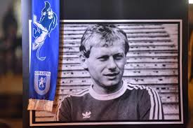 Lorena balaci, fata fostei legende, ilie balaci, a decis să îşi schimbe radical. AnunÅ£ Socant FÄƒcut De Fiica Lui Ilie Balaci Ce S A Intamplat La Mormantul Marelui Fotbalist Stiri Pe Surse Cele Mai Noi Stiri
