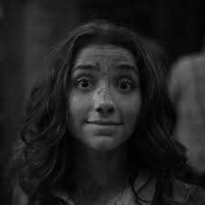 ❤️🔪CINDY BERMAN🔪❤️ . @emilysteaparty is a Clean Beauty Queen so when  designing this look we kept that in mind. Her look was made up mainly of  @kosas, @cloveandhallow, @glowrecipe @glossier plus lots