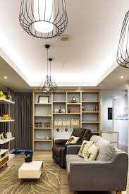 Untuk ruang tamu rumah minimalis, sebaiknya anda menggunakan lampu hias gantung untuk memberi penerangan. Dekorasi Merupakan Alat Yang Paling Tepat Digunakan Untuk Mempercantik