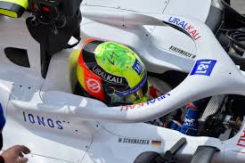 Ein ferrari, hatte die formel 1 im april getwittert. Formel 1 News Live Ticker Imola Gp Verstappen Gewinnt Hamilton Im Kiesbett