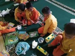 Tema ini tentang tema kendaraan darat yaitu sepeda. Tema Kendaraan Darat Membuat Bis Dari Kardus Bekas Sekolah Alam Jamur