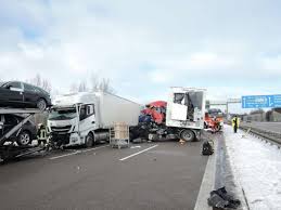 Find out what you need to do in the event that you or a loved one is involved in a car crash. Unfall Auf Der A9 Helfer Des Thw Rosenheim Ist Nach Crash Zehn Minuten Bewusstlos Unfallfahrer Stirbt Landkreis