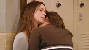 El beso con Jennifer Love Hewitt en Yo y el mundo fue tan apasionado que  sigue ruborizando al actor que se lo dio
