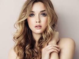 È veloce, facile e alla moda! Capelli Mossi Con La Piastra 5 Step Per Onde Perfette