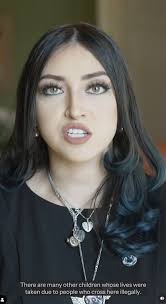 ไม่ได้หาดูกันง่ายๆ หลังจาก selena gomez ศิลปินชื่อดัง ออกคลิปร้องห่มร้องไห้  บอกว่า สงสารคนอพยพเข้าเมืองผิดกฏหมาย  ที่ถูกจับและเนรเทศออกนอกประเทศตามนโยบายทรัพม์  แต่กระแสตีกลับจนนางต้องลบคลิปทิ้งไป เพราะคนที่โดนจับเนรเทศรอบนี้  คือพวกที่มีคดีอาชญากรรม ...