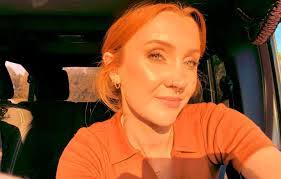 Brandi May's Instagram, Twitter & Facebook