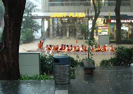 Why is singapore prone to flash flood? You Ve Seen The Great Singapore Sale Now See The Great Singapore Flood Home Facebook