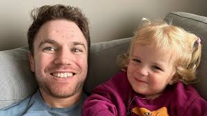 Zbog nedostatka novca donirao je spermu i postao otac 96-ero djece, sada je  dao otkaz kako bi ih upoznao