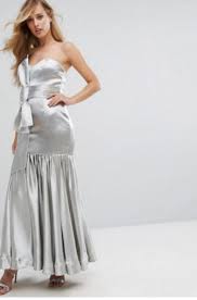 Mentre per vestiti dal taglio più elegante o da cerimonia puoi dare un'occhiata alla collezione chi chi. Asos Vestiti Da Cerimonia Collezione Primavera Estate 2017