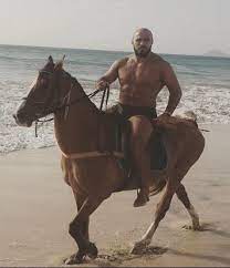 Latifi deri më tani ka regjistruar 15 fitore, 8 barazime dhe 0 humbje, kurse boser ka 19 fitore, 7 barazime dhe 1 humbje. Ilir Latifi On Twitter For Some Reason I Get Requests To Post This Picture All The Time So Here You Go