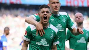 Kohfeldt hatte anschließend betont, dass er sich zutraue, bremen im notfall wie im vorjahr über eine erneute relegation vor dem abstieg zu bewahren. Werder Bremen Rashica Denkt An Verlangerung Park Kommt Alle News Und Geruchte Zum Svw Goal Com