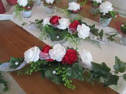 Tischdeko Hochzeit Ehrenplatz Deko Rosen Foamrosen Taufe Kommunion Rot Weiss In Tischdekoration Hochzeit Blumen Tischdeko Hochzeit Hochzeit Deko Tisch