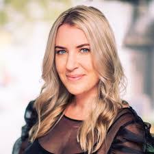 Laura Fine's Instagram, Twitter & Facebook